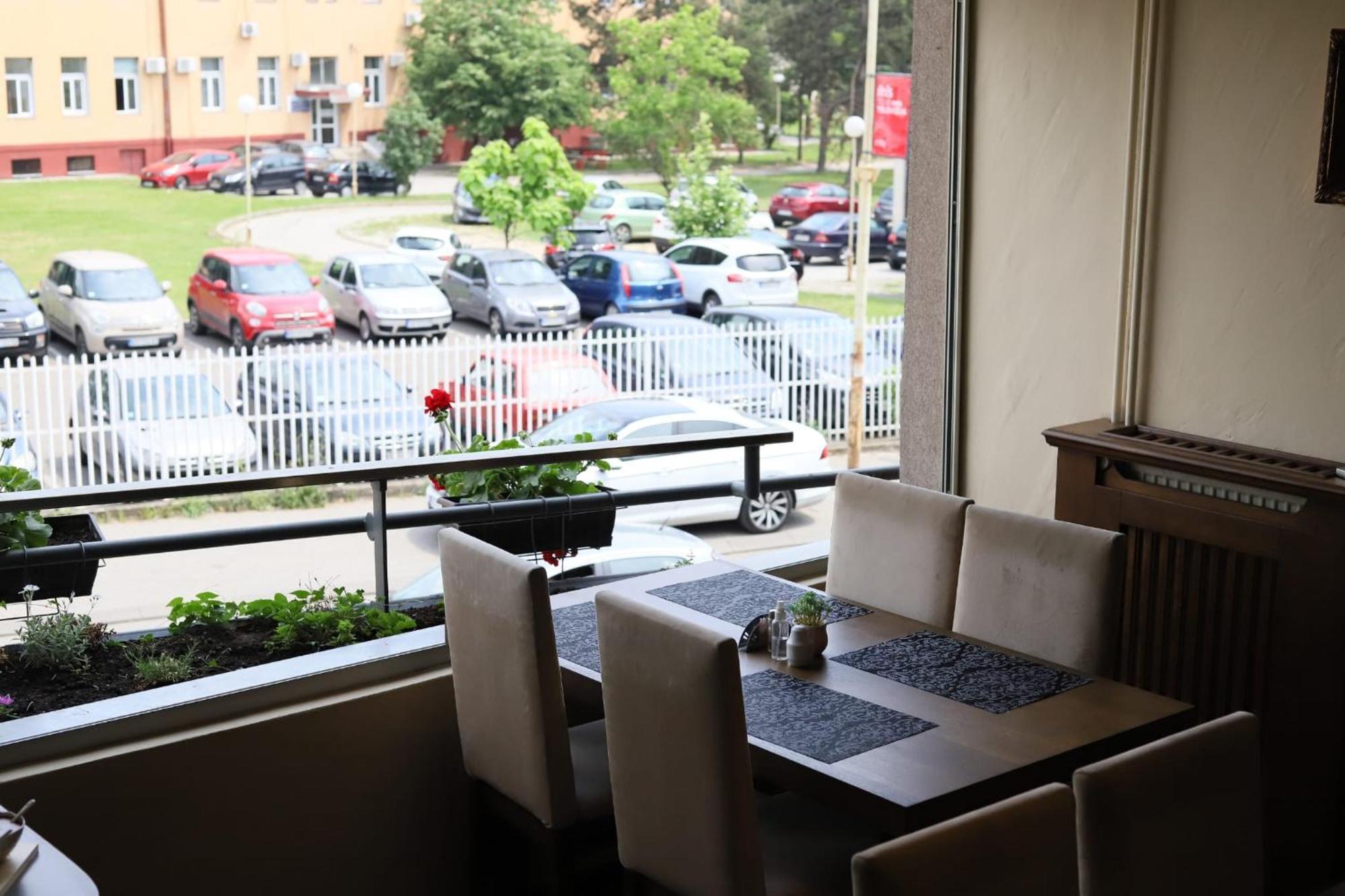 Garni Hotel Ema Kragujevac Exterior foto
